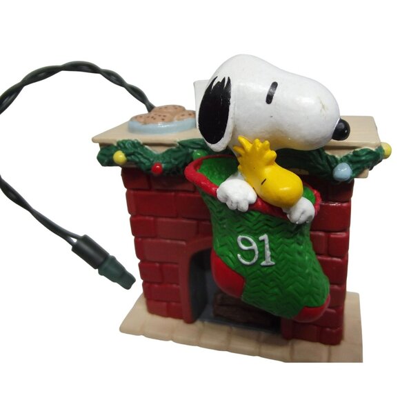 Hallmark Ornament 1991 Snoopy Fireplace Magic Flickering Light untested - Picture 2 of 14
